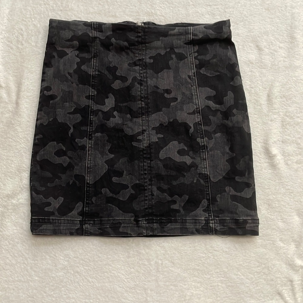 Free People Black/Gray Camouflage Mini Skirt, Size 4.
